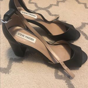 Strappy black fancy shoes